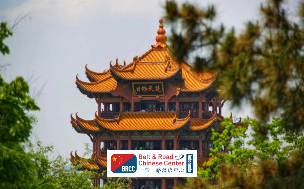 tur ke yellow crane tower di kota wuhan