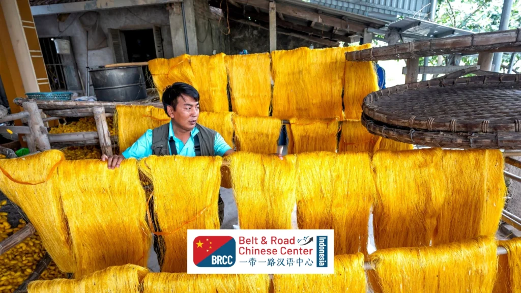 Proses Pembuatan kain Sutra