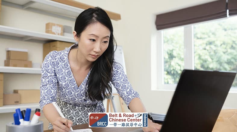 Pertimbangan memilih jasa penerjemah Mandarin atau belajar bahasa mandiri