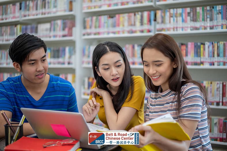 Pelajar Indonesia mempersiapkan pendaftaran kuliah ke China dengan CSCA