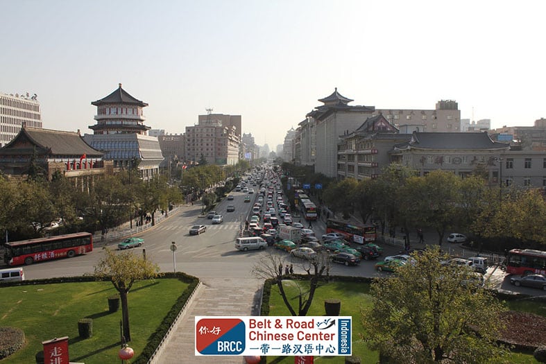 Suasana kehidupan mahasiswa dan masyarakat di kota Xi'an Tiongkok modern dan bersejarah