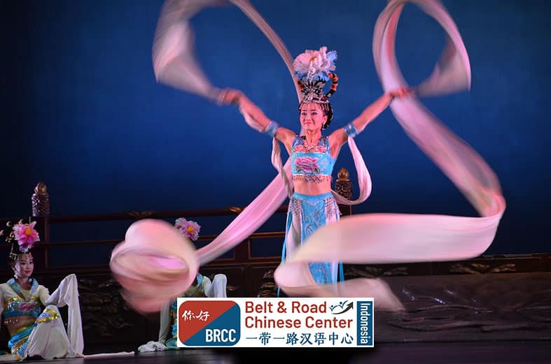 Pertunjukan Tang Dynasty Show tari tradisional dan musik klasik kostum kekaisaran Dinasti Tang di Xi'an