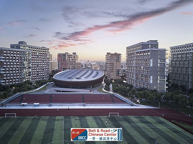 Kompleks olahraga stadion universitas di Tiongkok fasilitas kampus modern untuk mahasiswa internasional