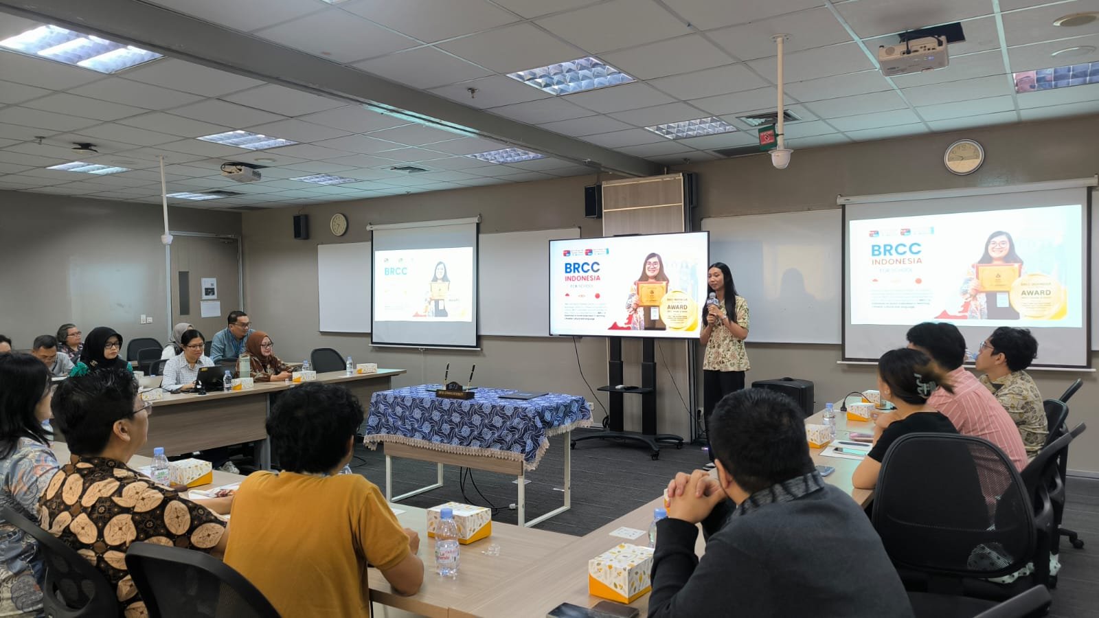 Presentasi Program BRCC Indonesia di Swiss German University Presentasi program BRCC Indonesia di hadapan perwakilan Swiss German University